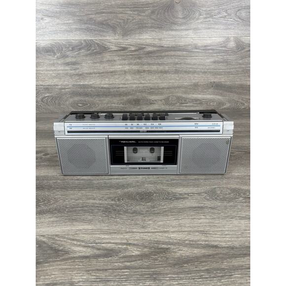 Vintage Radio Shack/Realistic SCR-28 Cassette/AM/FM Boom Box - Picture 2 of 9